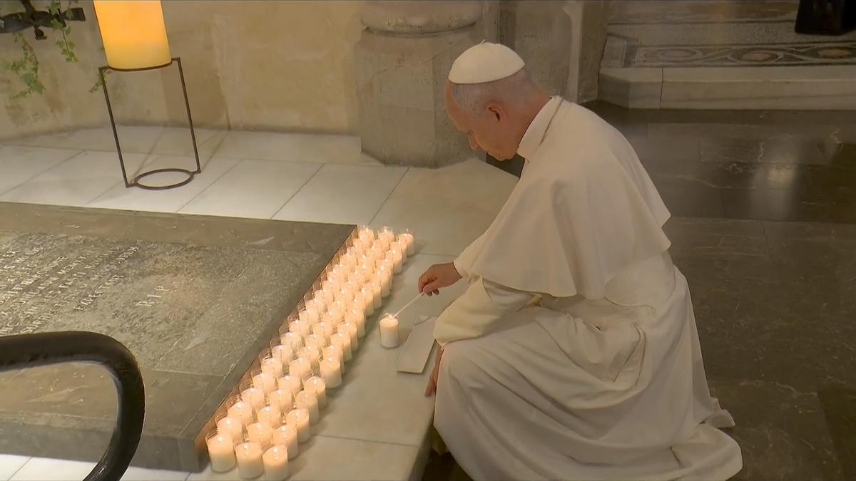 El viaje del Pontífice | León XIV bendice, en catalán y castellano, la Torre de Jesús de Gaudí, en un acto culminado por un espectáculo soberbio