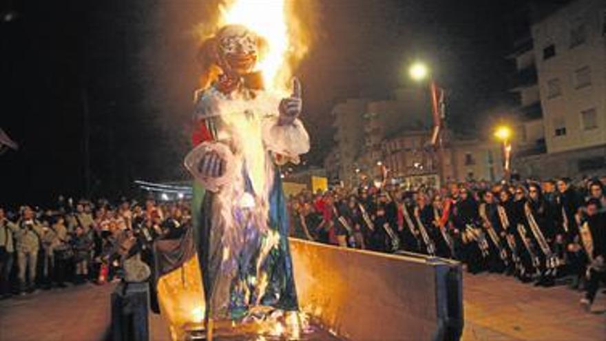 Vinaròs entierra un Carnaval participativo gracias al calor