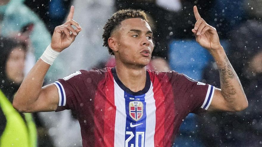 Antonio Nusa celebra el 2-0 contra Italia.