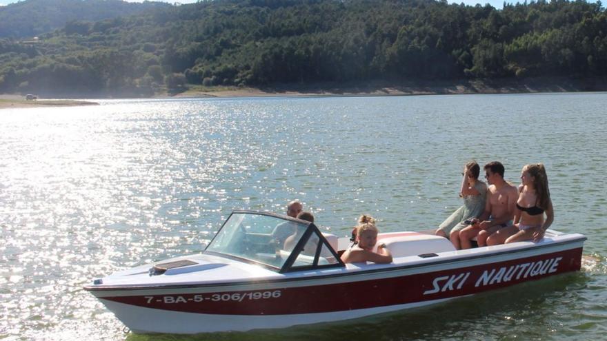 Sanidade prohíbe el baño y actividades acuáticas en el pantano de Portodemouros