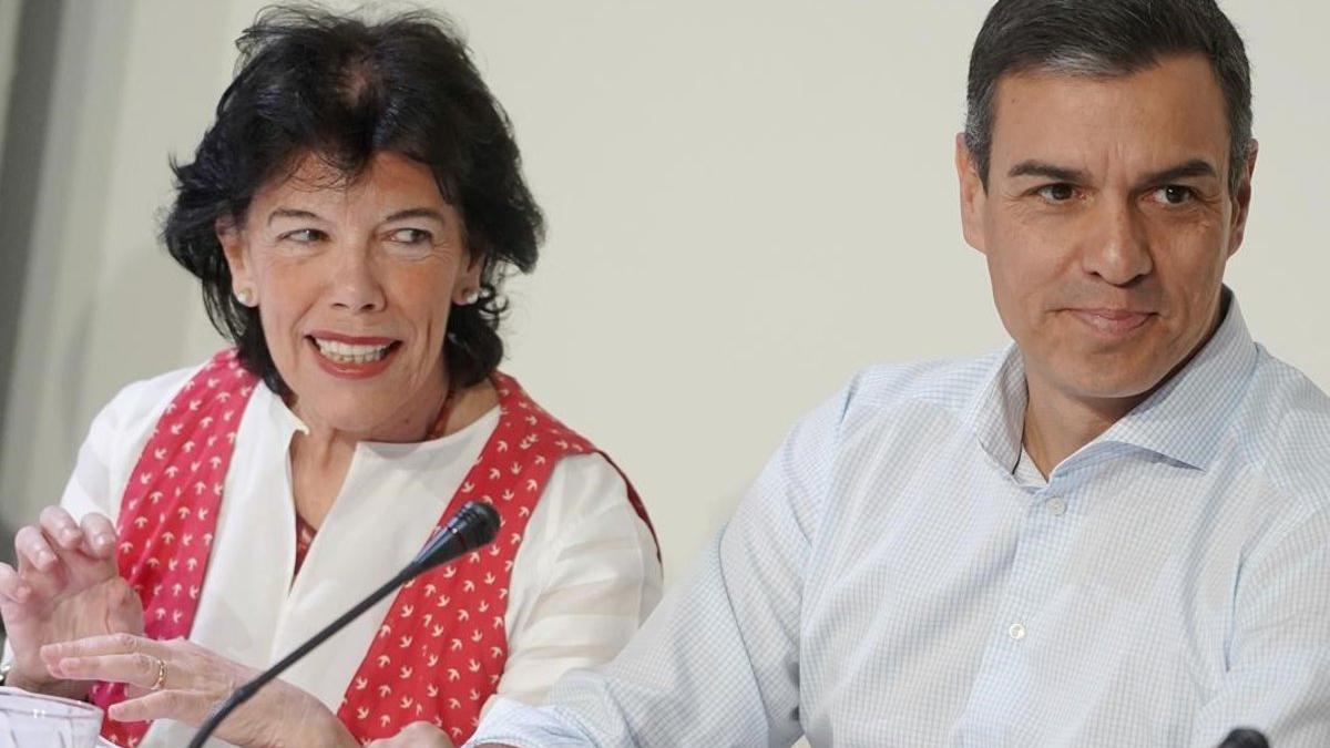 Pedro Sánchez y Isabel Celáa