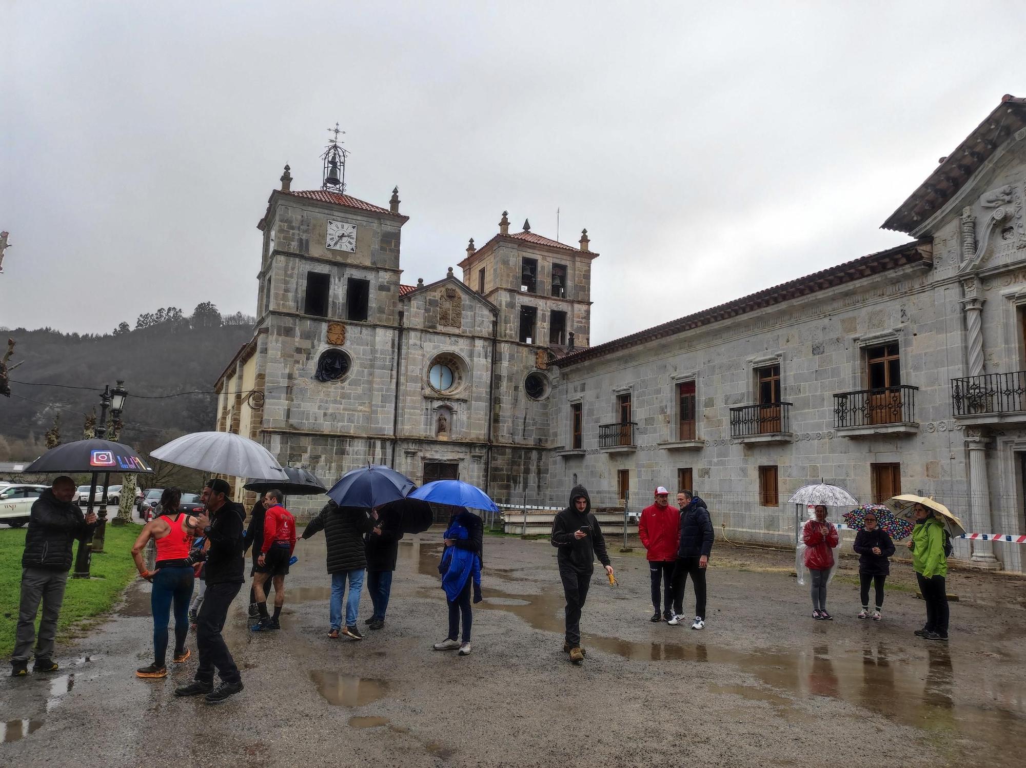 En imágenes: Así fue la cuerta edición de Las Traviesas, con meta en el icónico monasterio de Cornellana