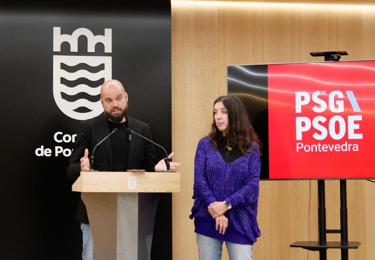 Iván Puentes y Carmen Hermo, en rueda de prensa.