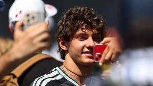 El italiano Andrea Kimi Antonelli (Mercedes), líder del campeonato, marcó el mejor tiempo este viernes en el primer entrenamiento libre para el Gran Premio de Austria. EFE/EPA/ANNA SZILAGYI