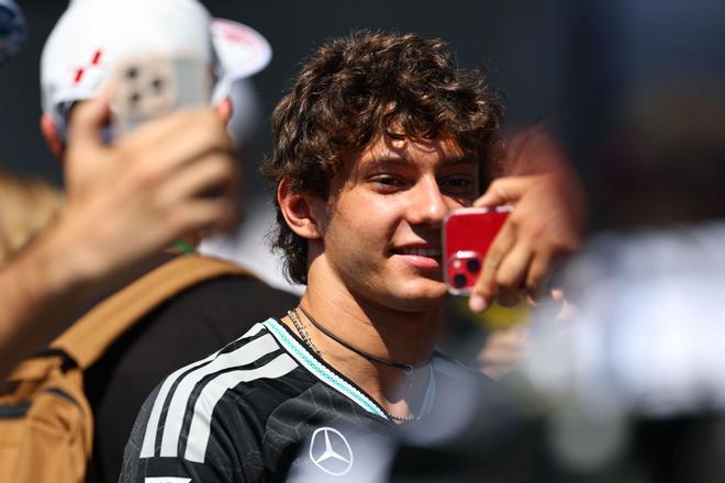Antonelli da el primer aviso en Austria y Alonso arranca último