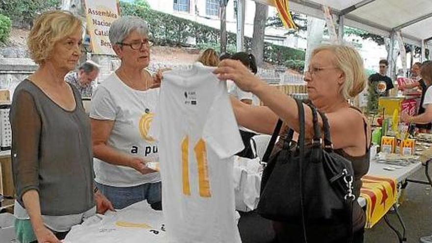 L&#039;ANC ven les darreres samarretes abans de l&#039;acte d&#039;aquesta tarda