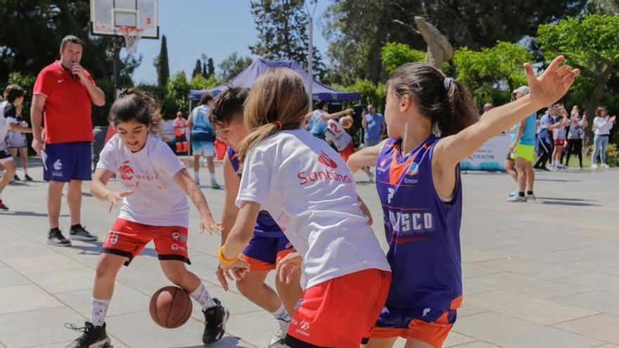 José Manuel Calderón pone a Mérida a jugar al baloncesto con un 3x3 solidario de casi 200 participantes