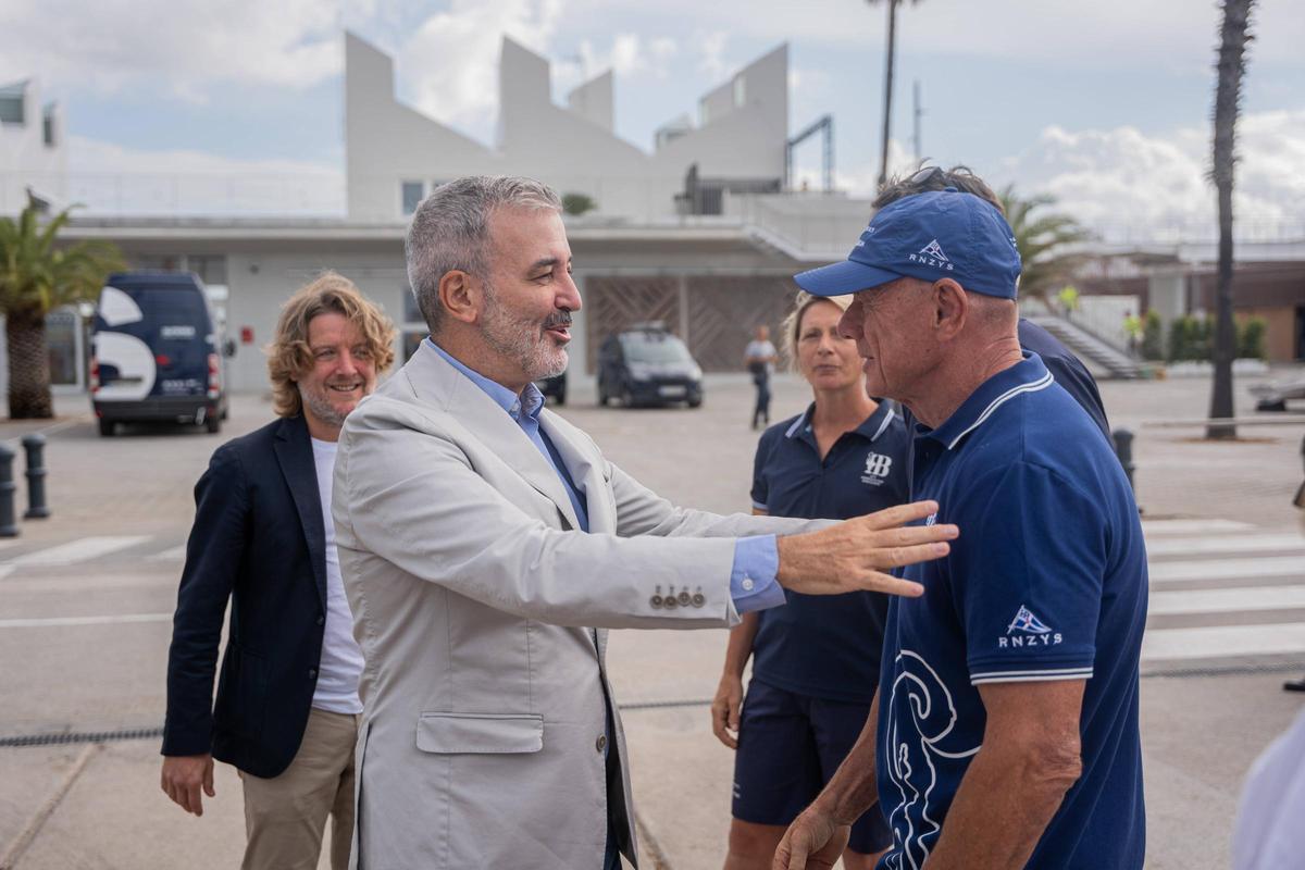 Jaume Collboni visita los equipos Youth y femenino de la Copa América