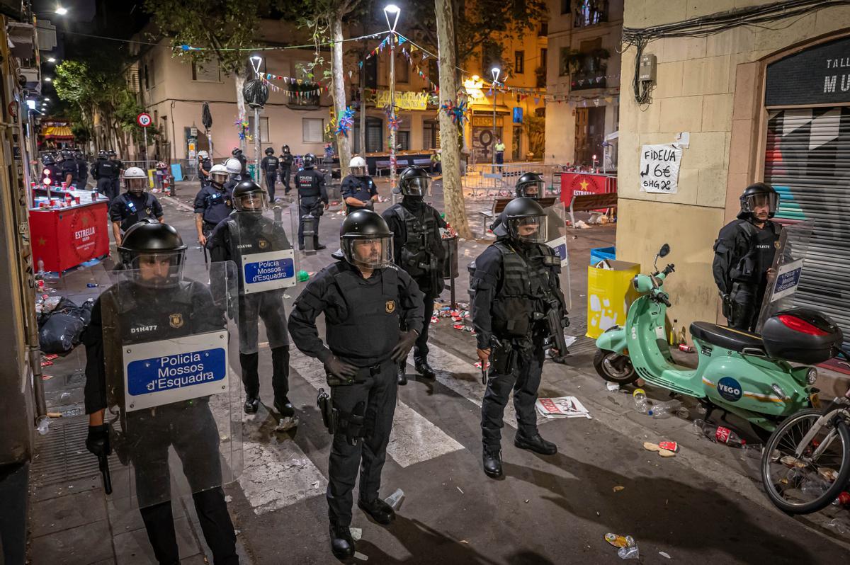 Ambiente nocturno de la Festividad de Santa María, en el barrio de Gràcia