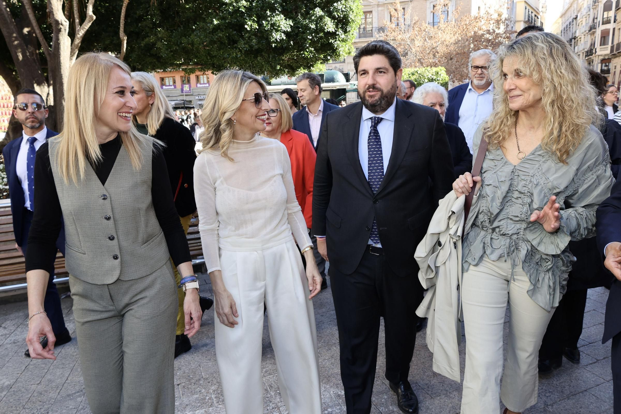 La inauguración de la obra de Gabarrón para conmemorar que Murcia es Capital Española de la Economía Social, en imágenes