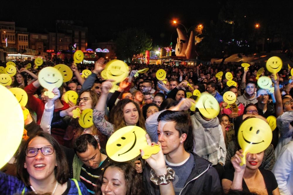 Miles de personas se entregan al espectáculo organizado por la Orquesta Panorama durante las fiestas de San Xosé Obreiro de Marínsta Panorama en Marín!