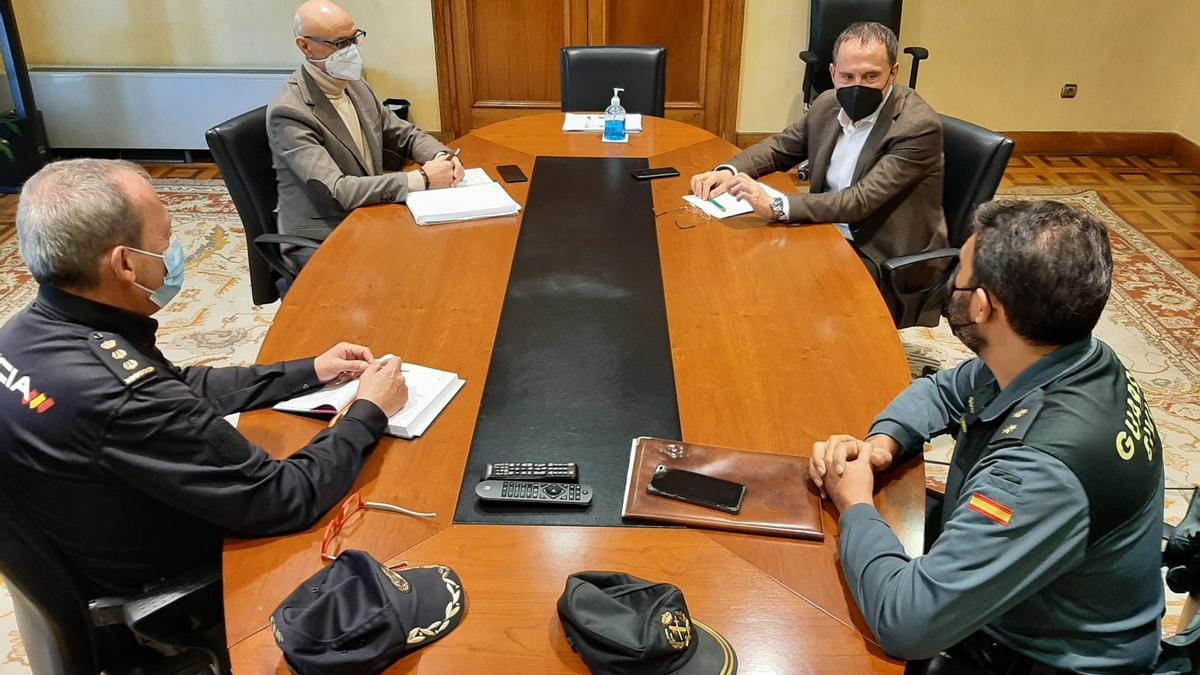 Reunión de Ángel Blanco con los mandos de Policía Nacional y Guardia Civil