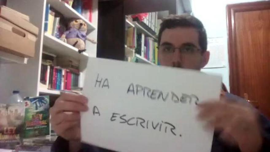 Un valenciano conciencia sobre la necesidad de leer