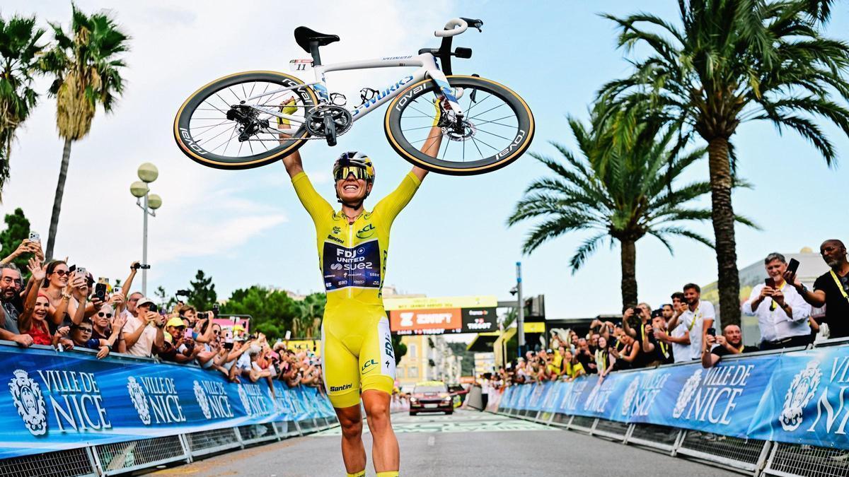 TOUR DE FRANCIA FEMENINO | Vollering gana el Tour con Blasi en una exitosa quinta plaza