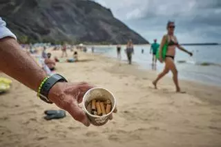 Las 13 playas de Tenerife en las que está prohibido fumar: multas de hasta 750 euros