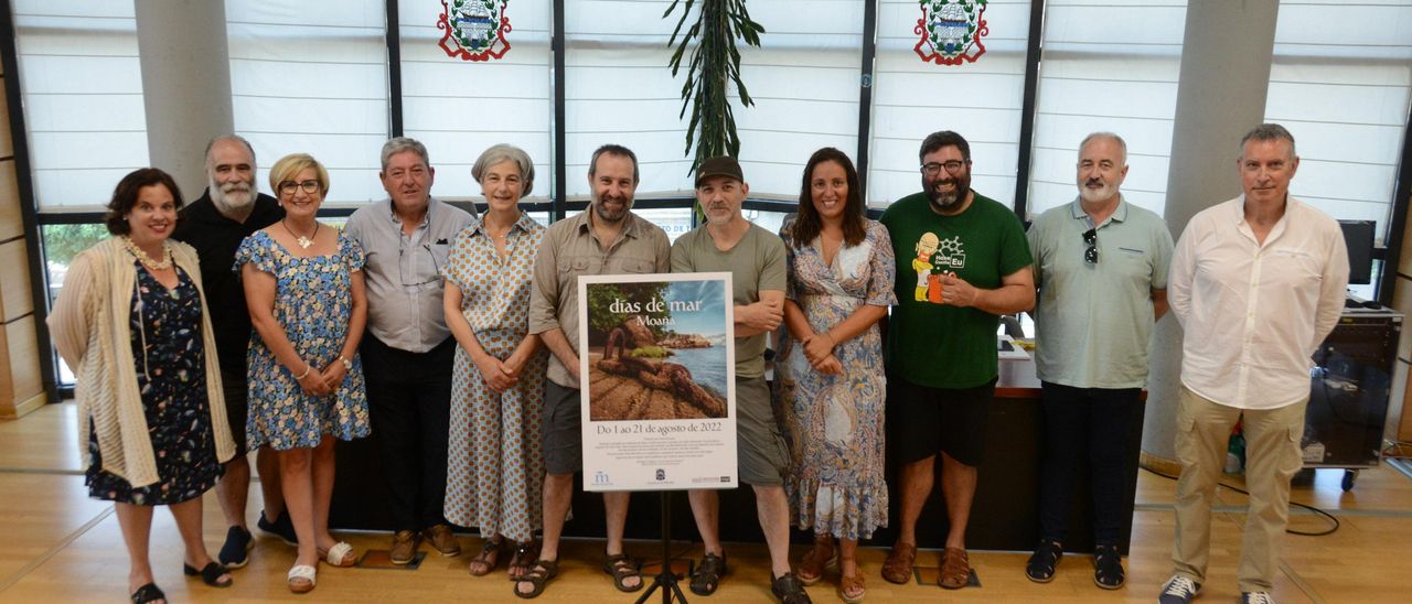 La presentación de "Días de Mar" en Moaña, con representantes de la corporación y de los colectivos participantes.