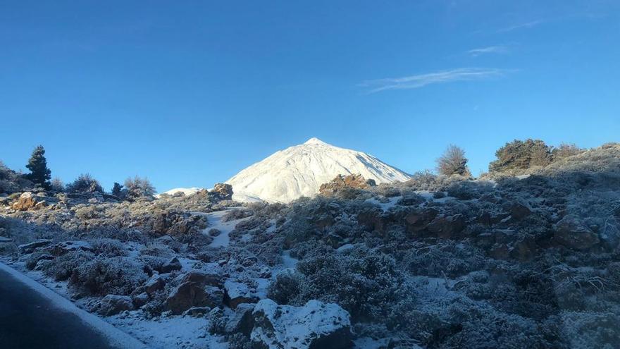 Nieve en El Teide: Así luce la cumbre de Tenerife su imponente manto blanco