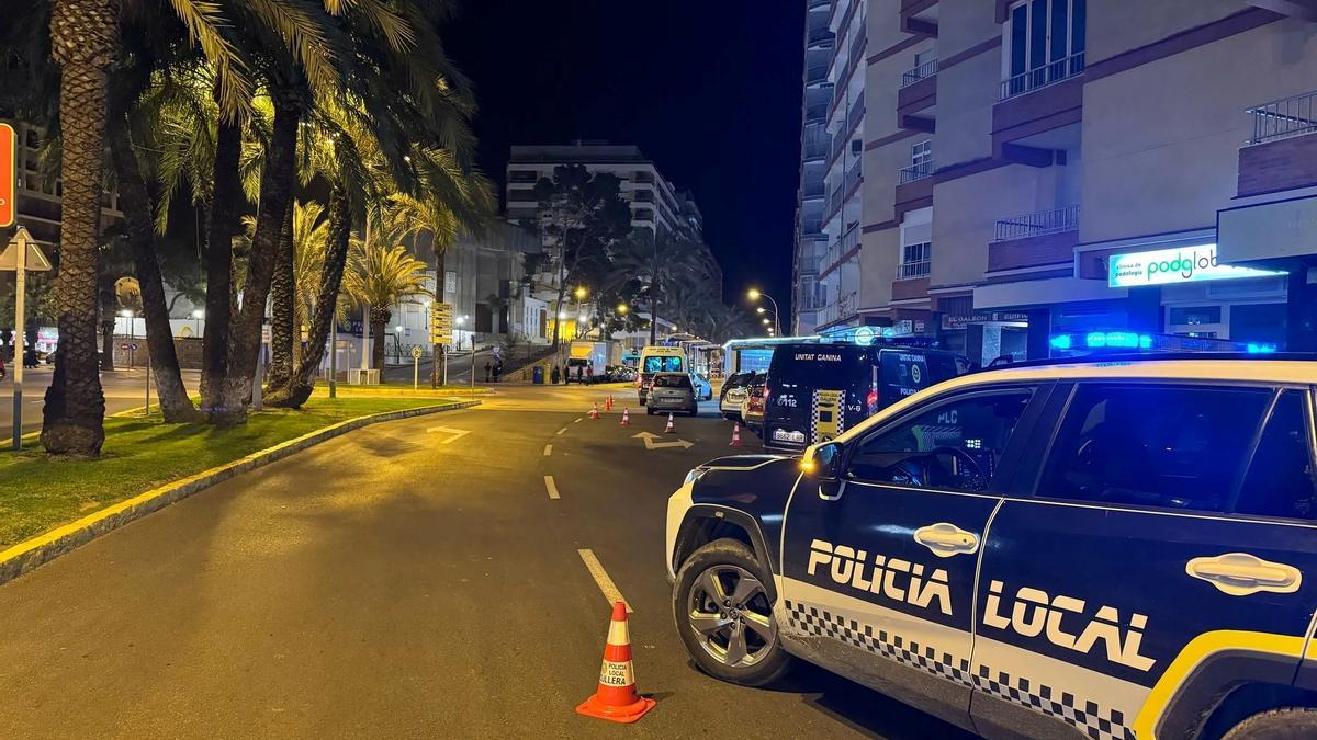 Un control nocturno de la Policía Local de Cullera.