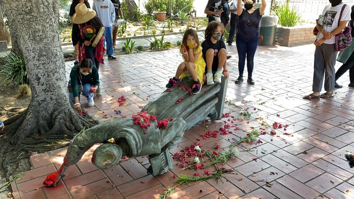 Derriban otra estatua de Junípero Serra en Los Angeles