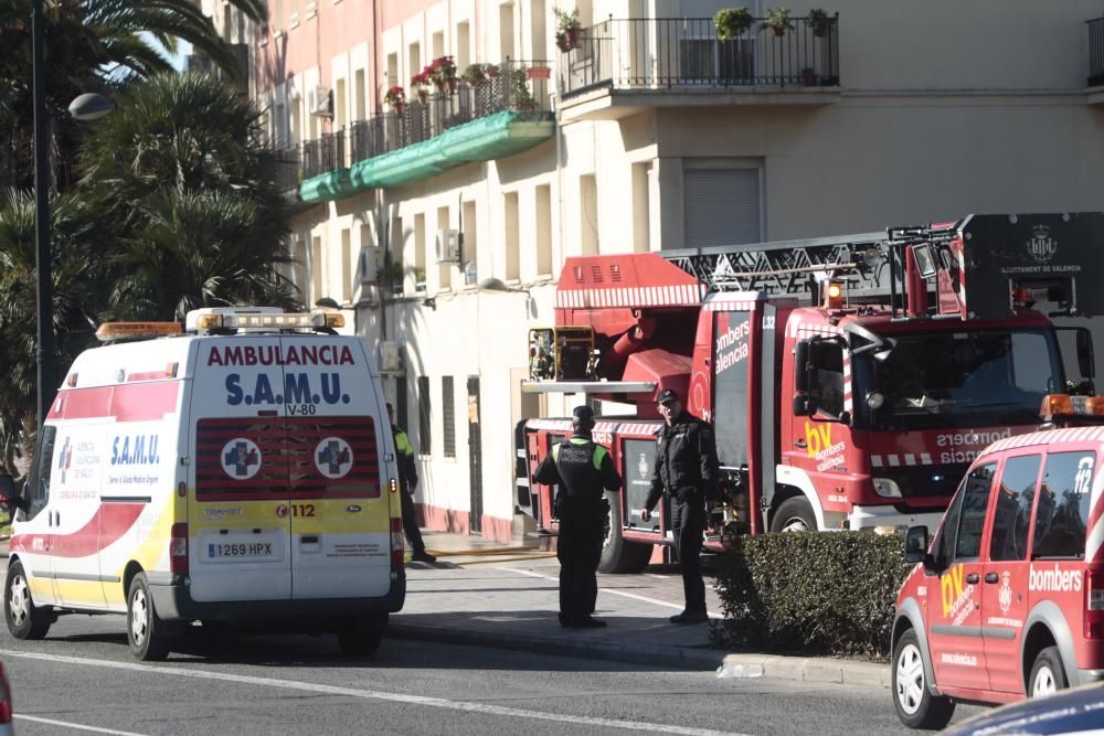 La mujer, de 64 años, trataba de huir del incendio registrado en un tercer piso de un edificio de la Avenida de Aragón