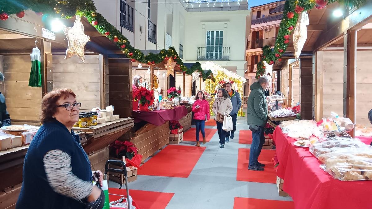 Mercadillo navideño en la plaza de España.