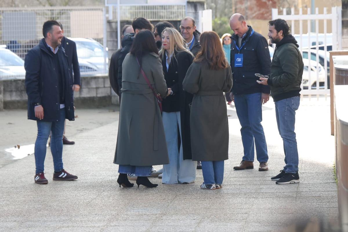 A las puertas del colegio electoral