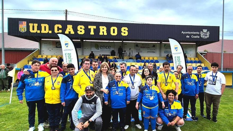 La fiesta del fútbol adaptado se celebra en Coaña, que volvió a acoger la prueba final de la liga Pelayo Novo
