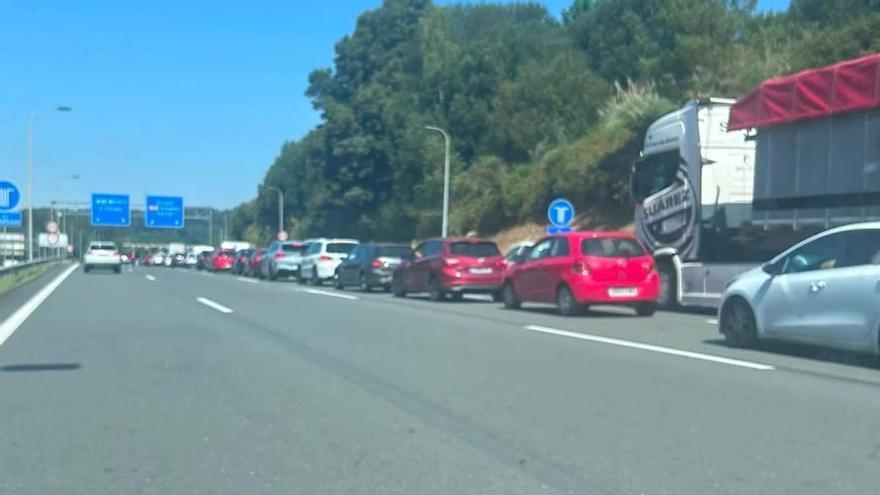 Retenciones de hasta 6 kilómetros en Padrón