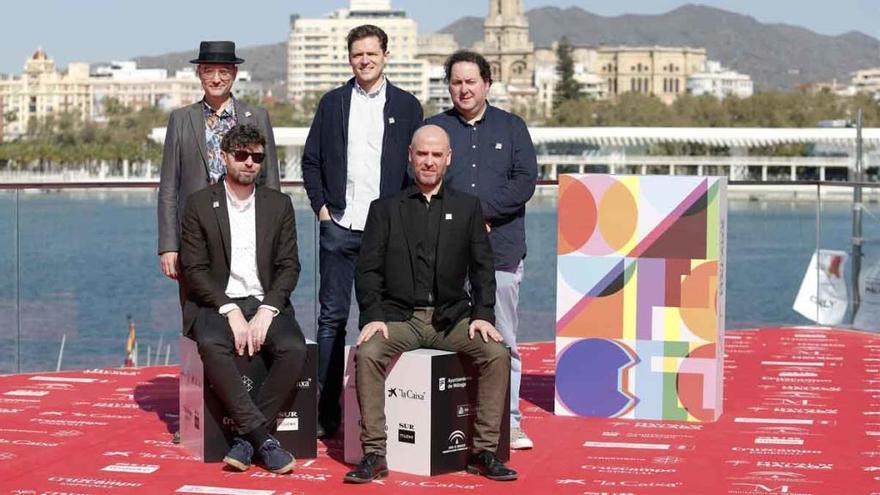 El equipo de «Buñuel en el laberinto de las tortugas», en el Festival de Málaga.