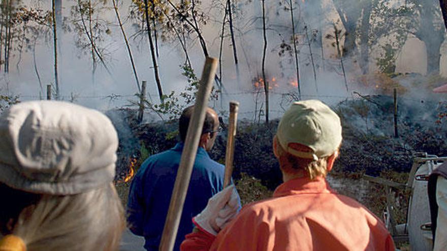 Los incendios arrasan Galicia y causan la muerte de un brigadista