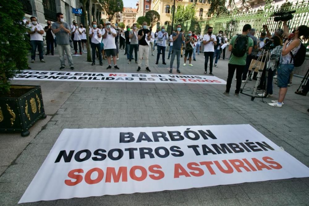 Protesta de los hosteleros de ocio nocturno en Oviedo.