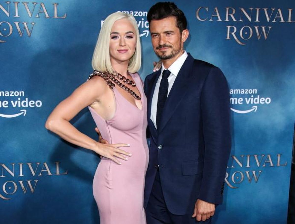 Katy Perry luce tripita de embarazada en Australia