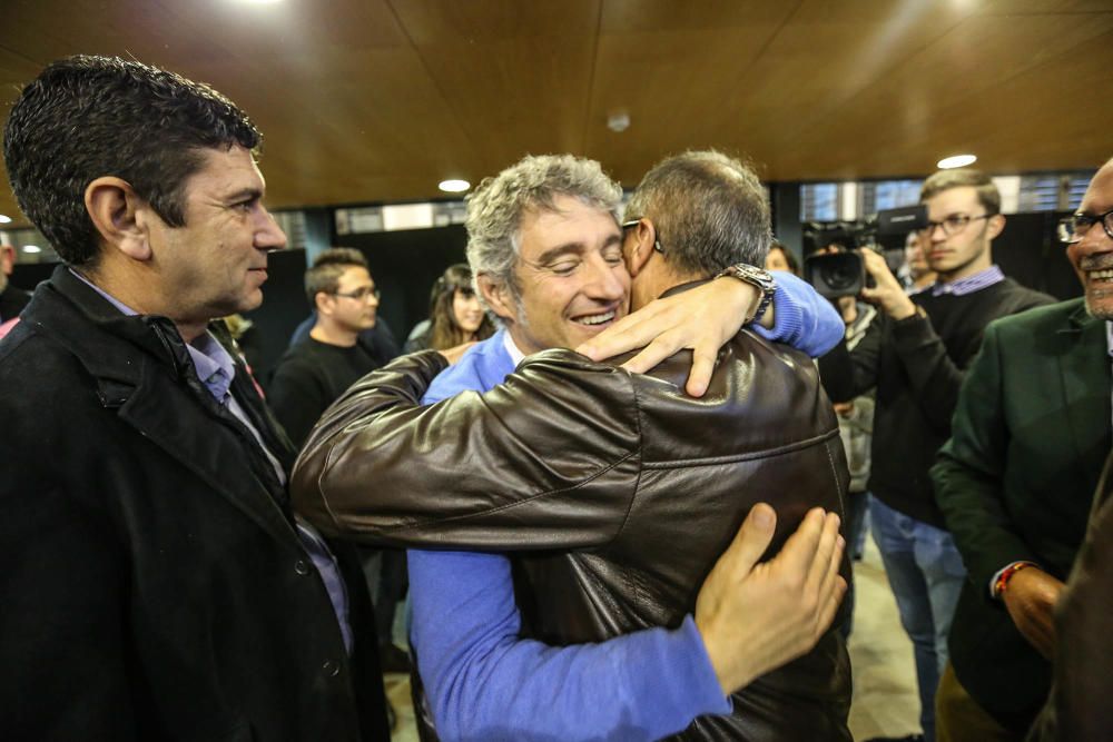 Instantes del recuento de votos en La Lonja