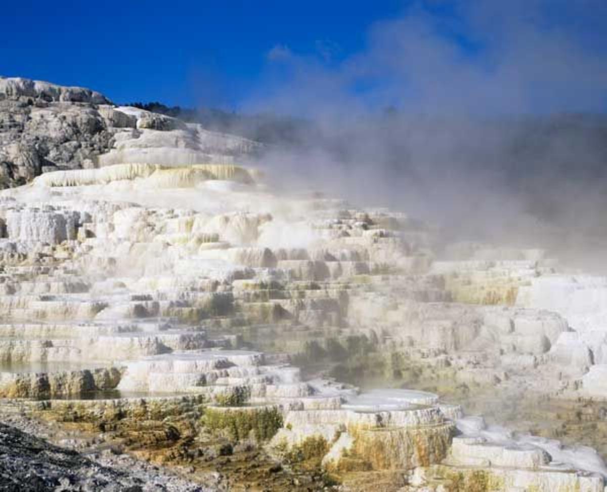 Terrazas de Minerva, en el Parque Nacional de Yellowstone, Wyoming, Estados Unidos.