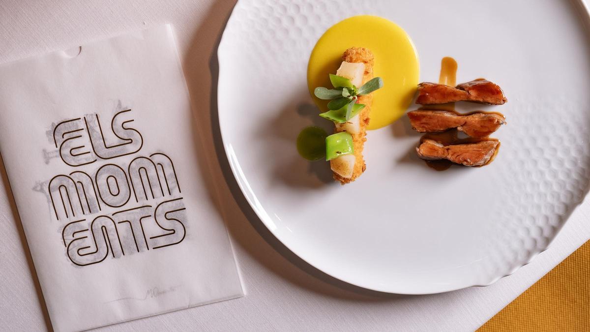 El plato de pluma con olla gitana de Moments.