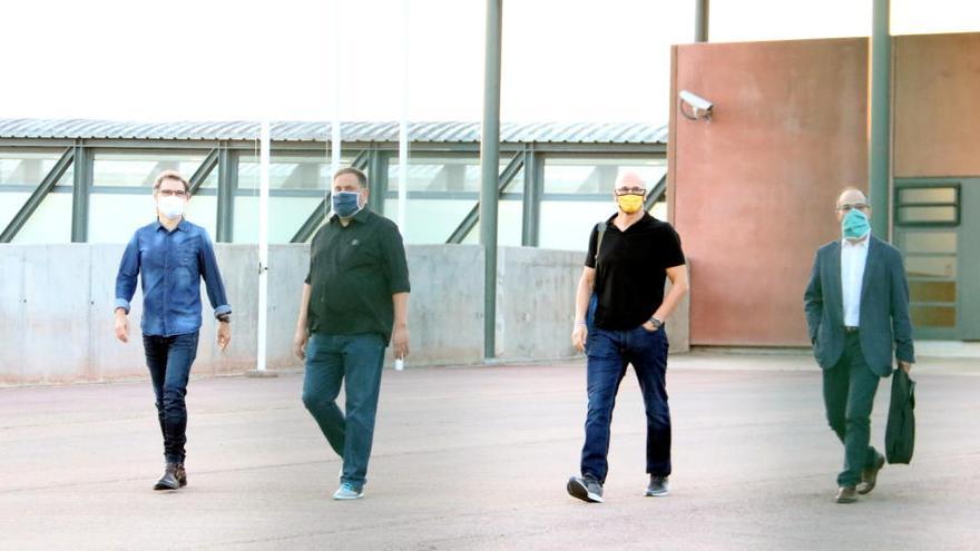 Jordi Cuixart, Raül Romeva, Oriol Junqueras i Jordi Turull en el moment de la sortida de la presó de Lledoners el passat 17 de juliol