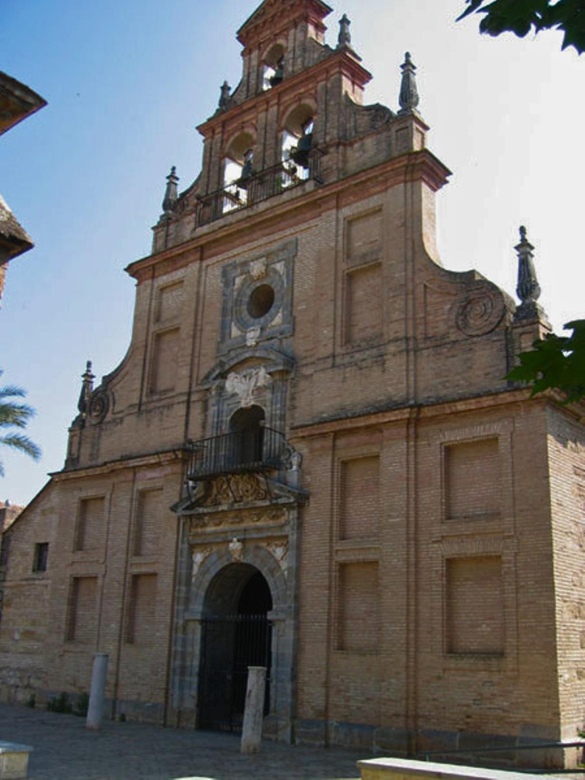 La fachada principal del santuario