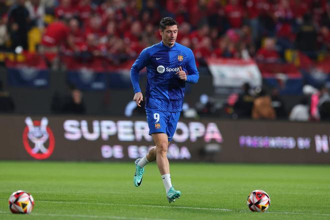 Supercopa de España. Calentamiento de los jugadores del FC Barcelona antes de la semifinal ante el Osasuna.   Valentí ENRICH