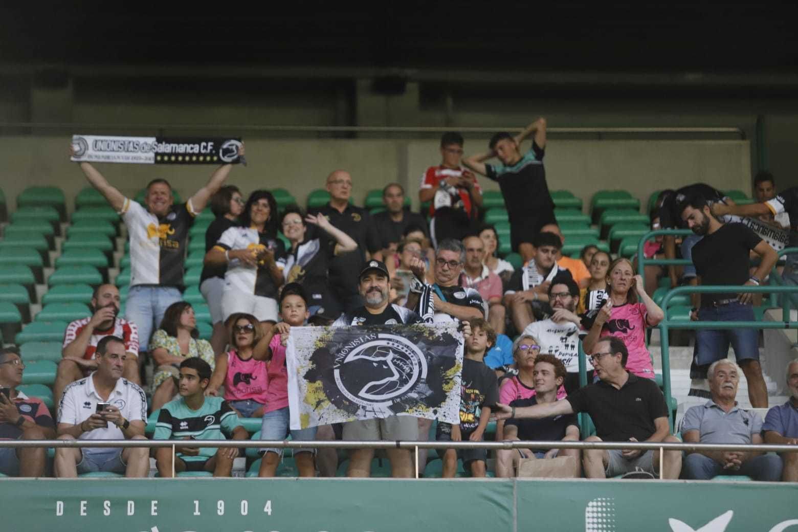 Las imágenes de la afición del Córdoba CF ante el Unionistas