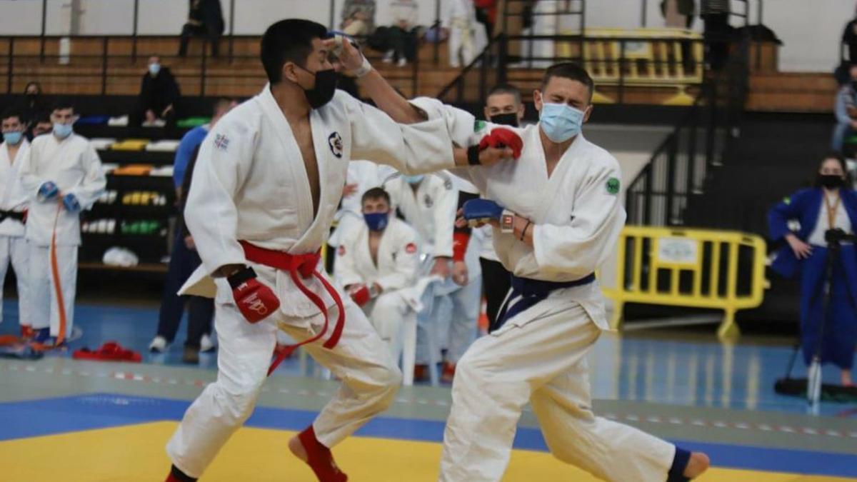 Una competición de lucha el Gimnasio Marbel. |  // FDV