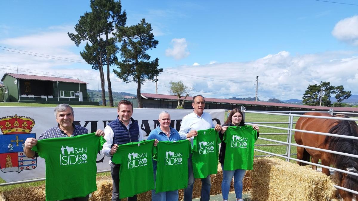 De izquierda a derecha, Manuel Amores, David del Pozo, Eva María Pérez, Eliseo López y Andrea Pérez, en la presentación del certamen.