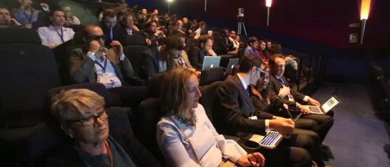 Un cine de Alicante acoge un curso de neurocirugía con imágenes en 3D