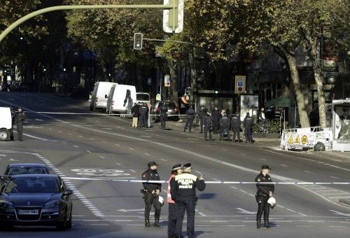 Empotra un coche con bombonas de butano en la sede del PP de Madrid.