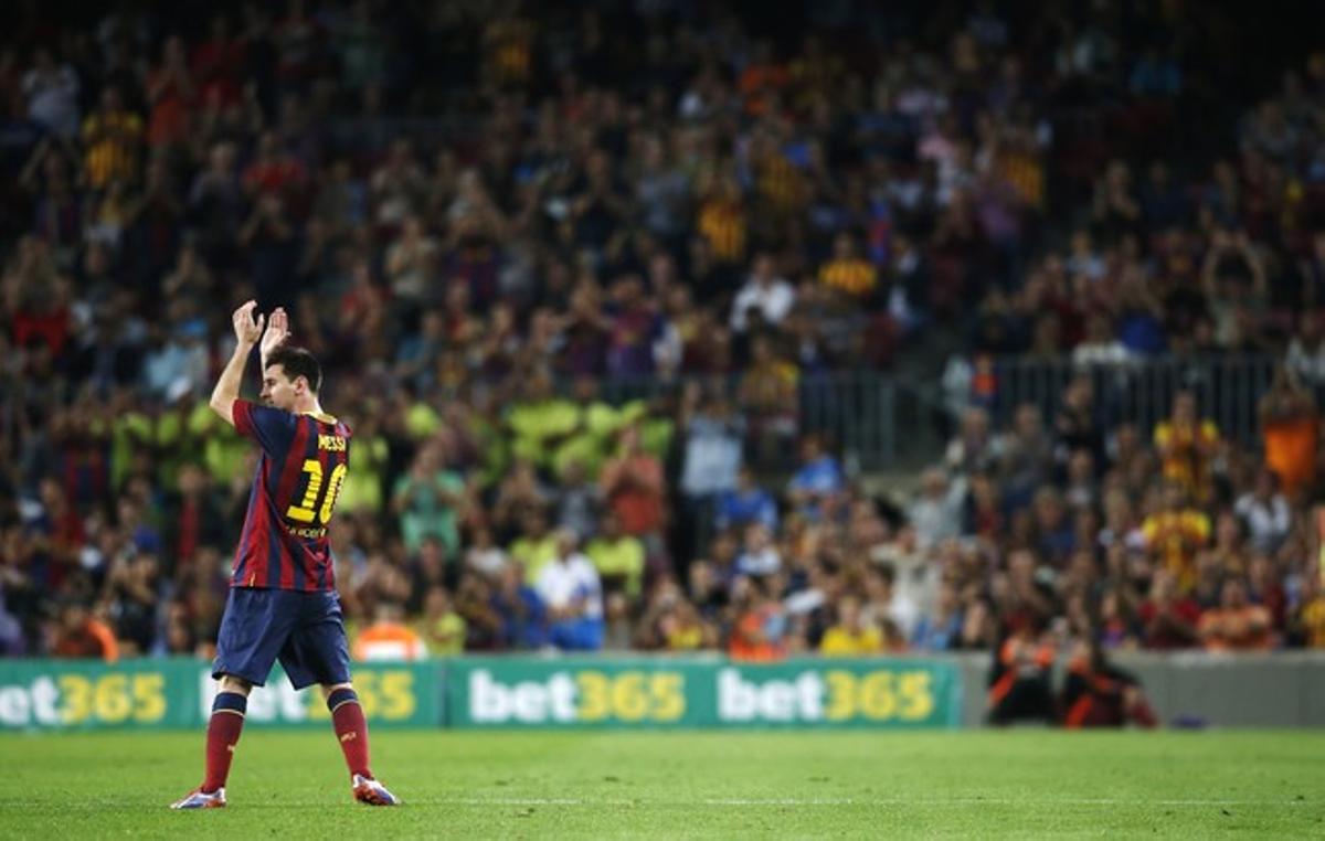 Messi abandona el camp 11 minuts abans del final. Messi abandona el camp 11 minuts abans del final.