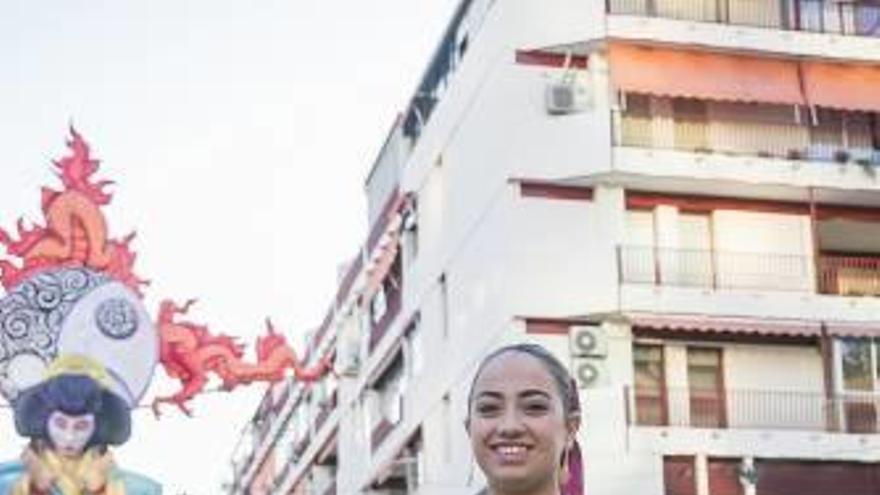 Ofrenda floral de los falleros de Benidorm a la Virgen del Sufragio