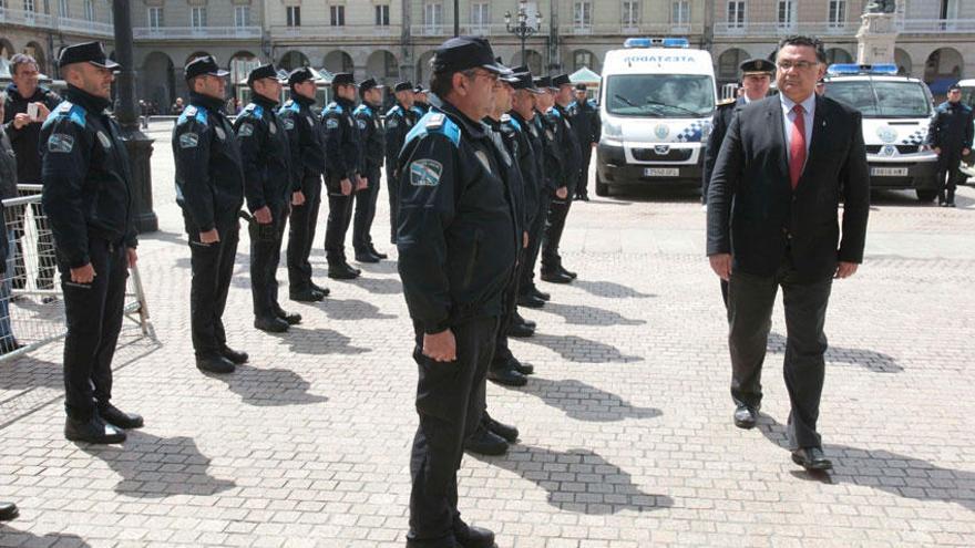 La policía conmemora con un acto en María Pita a su patrona