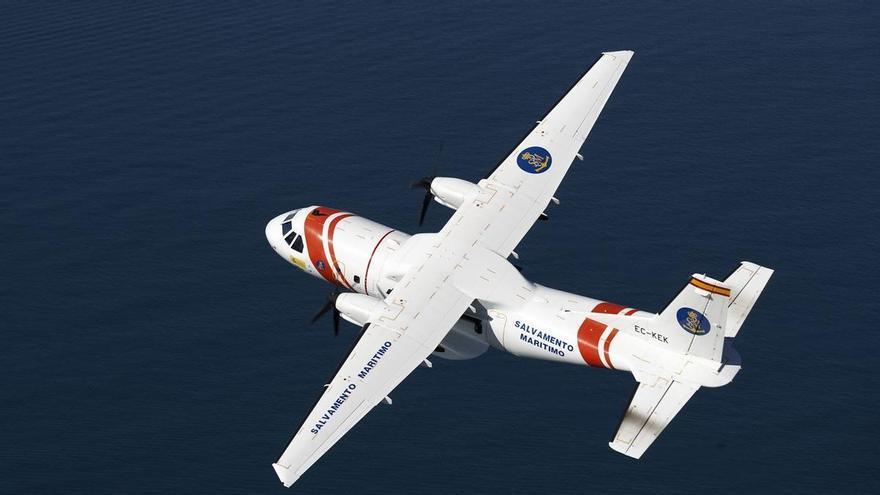 Spanish Rescue Teams Airlift Two Injured Sailors from Merchant Ship in Atlantic