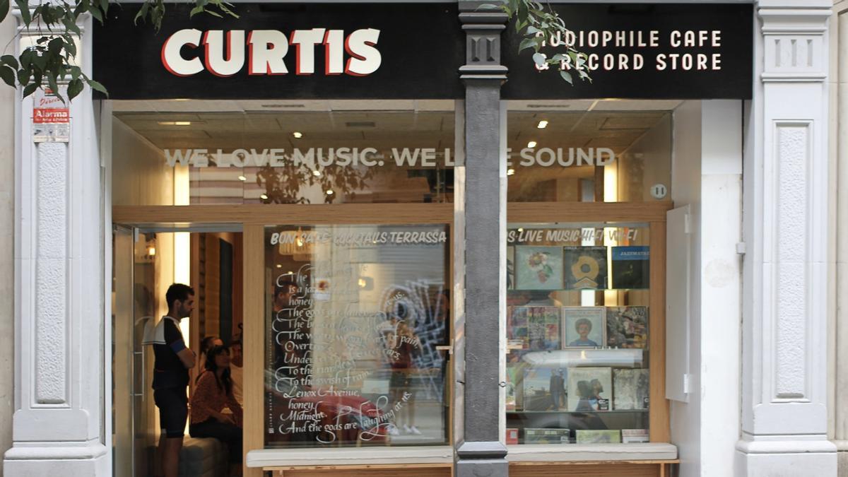 El Curtis, un pionero entre los bares de alta fidelidad de Barcelona.
