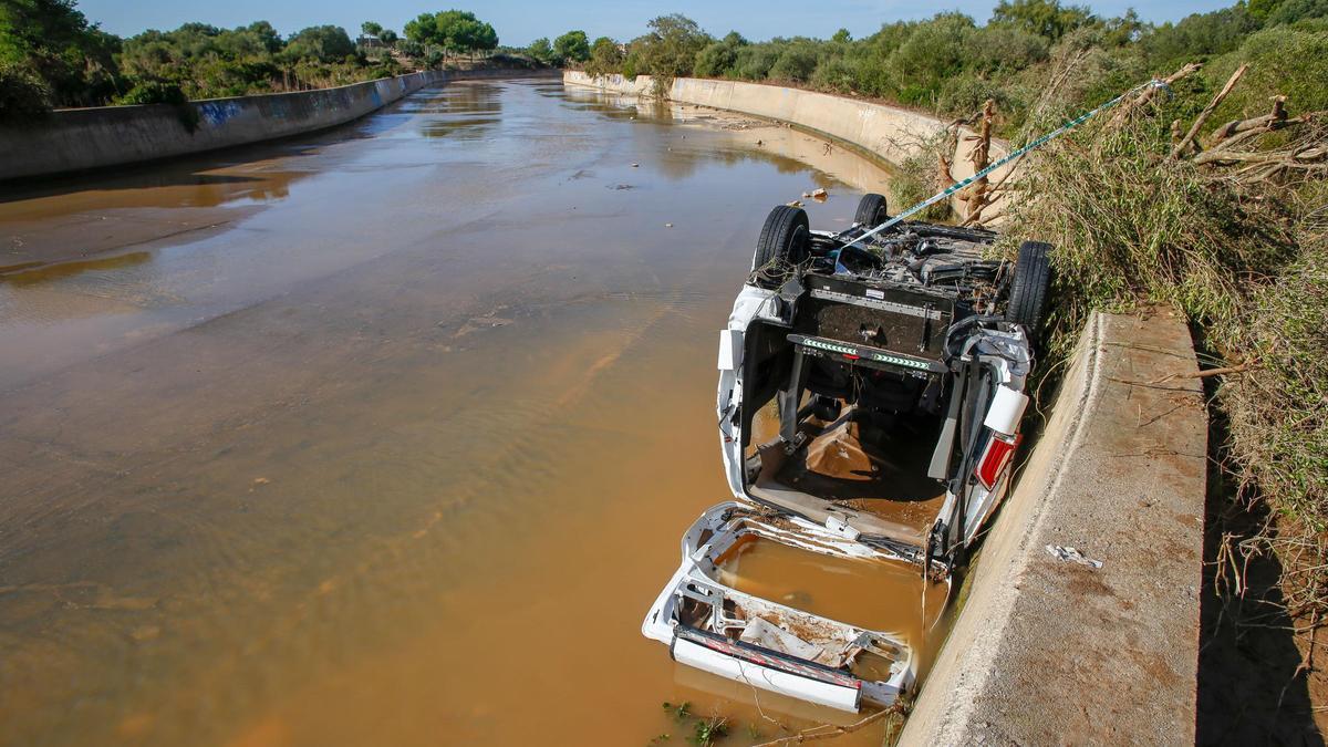 Una furgoneta en Sant Llorenç, tras las inundaciones de 2018