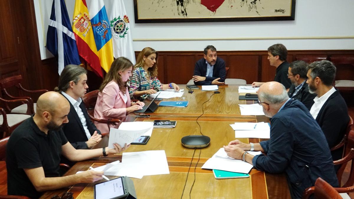 Grupo de trabajo para la celebración del aniversario &#039;Esculturas en la Calle&#039;.